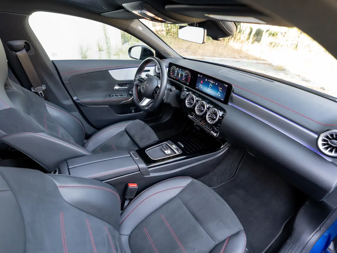 Mercedes-Benz CLA CLA180 AMG-LINE/PANO DAK/CAMERA/ZETELVERWARMING/ADAP CRUISE CONTROL/FACELIFT MODEL/APPLE CARPLAY, миниатюра 21