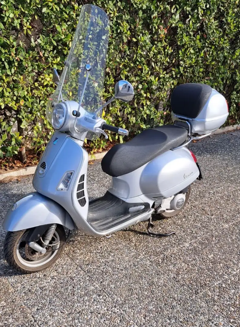 Vespa GTS 250 Gri - 2