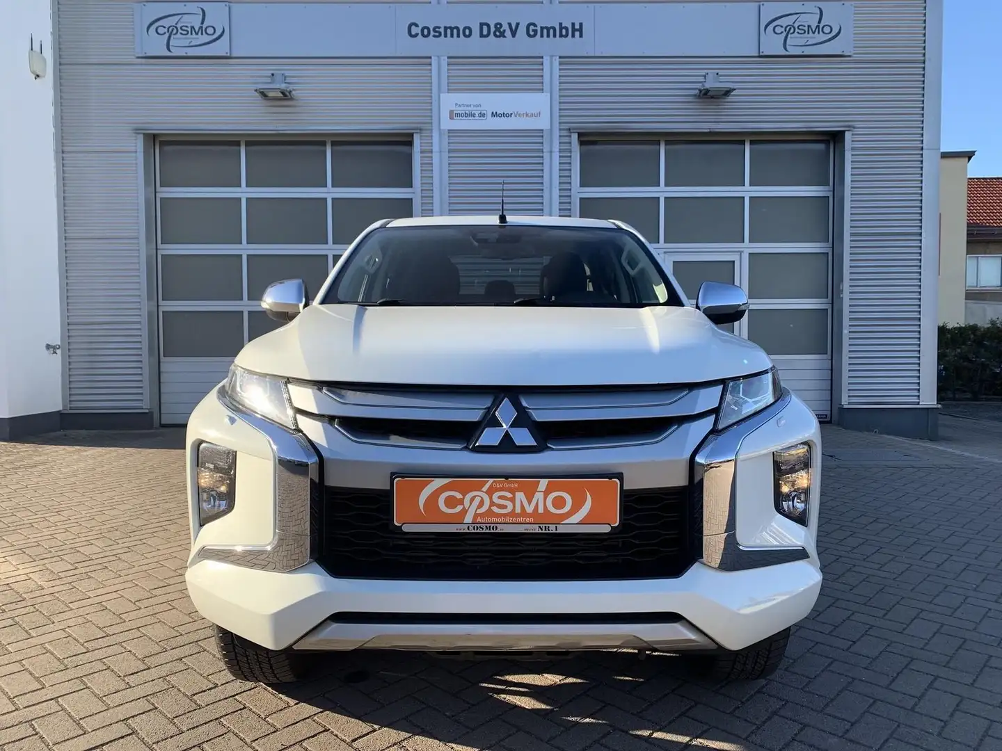 Mitsubishi L200 DoKA 4WD AHK+CarPlay+Sitzhzg+Klimaaut Weiß - 2