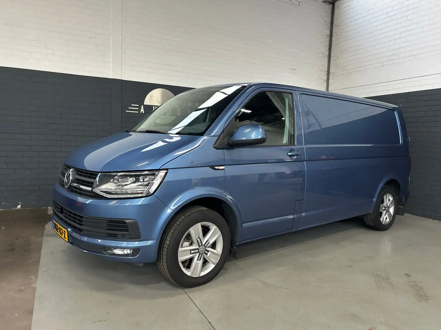 Volkswagen Transporter 2.0 TDI L2, 204 PK Automaat. Leder/standkachel/sof Bleu - 1