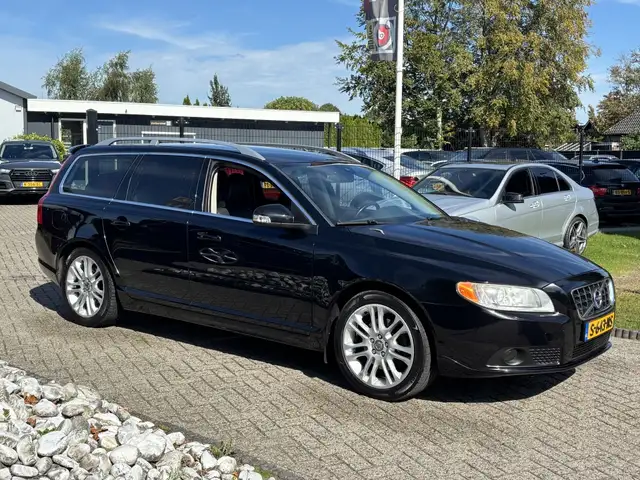 Volvo V70 view 3