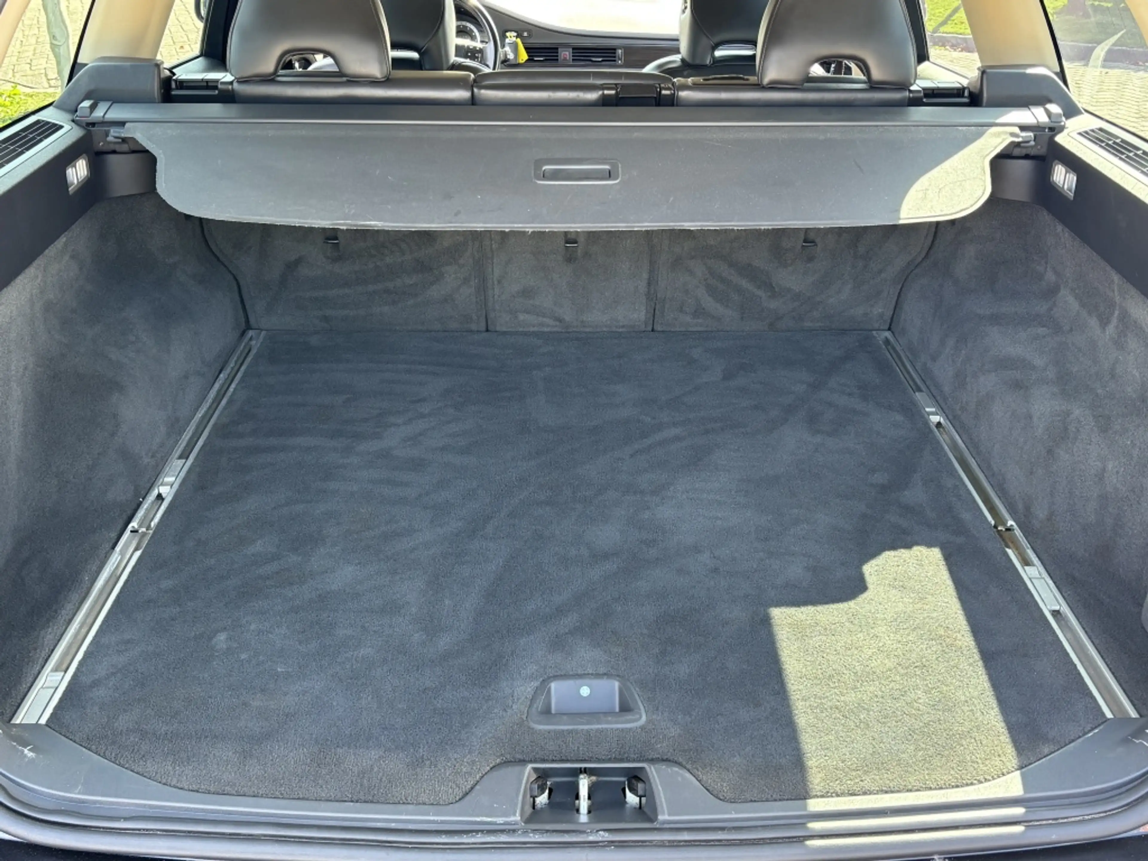 Volvo V70 2.5T Handgeschakeld 2008 Zwart Xenon Trekhaak — photo 15
