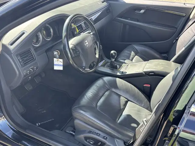 Volvo V70 view 9