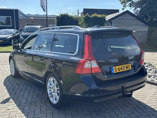 Volvo V70 view 6
