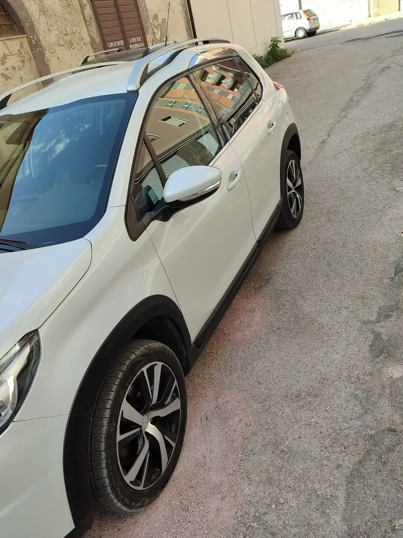 Peugeot 2008 1.5 pure tech black & Mass - 1