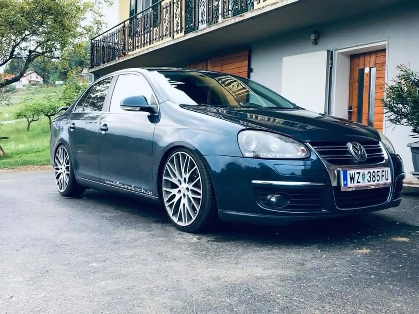 Volkswagen Jetta 1,9 Sportline TDI - 2
