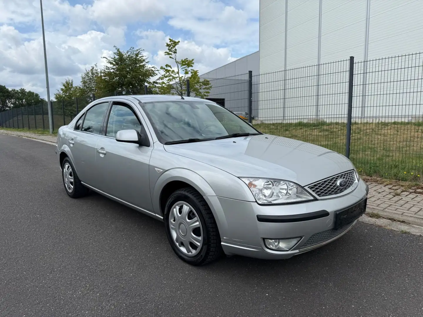 Ford Mondeo Lim. Titanium*1.HAND*NUR 79887KM!! Plateado - 2