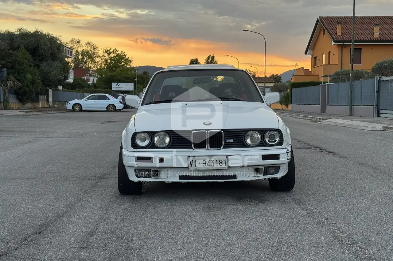 BMW 318i cat 4 porte, foto 2