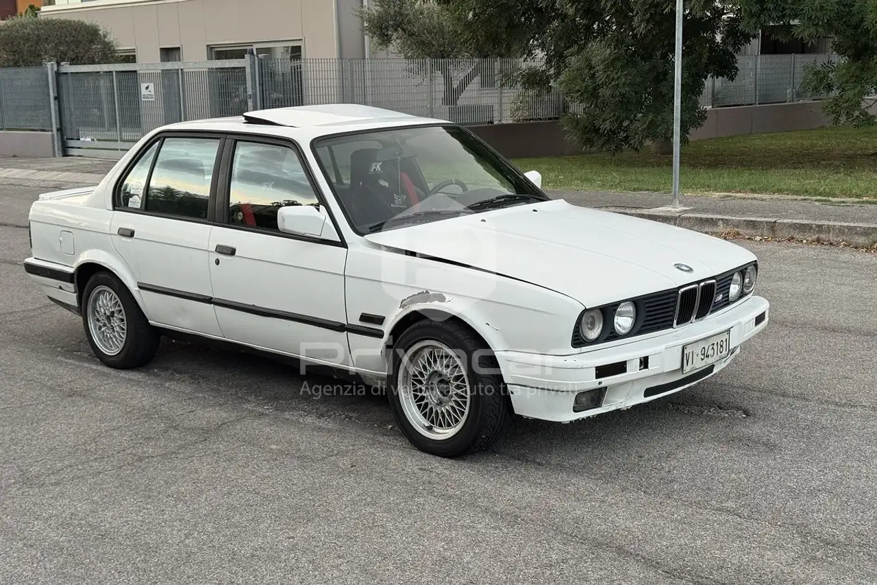 BMW 318i cat 4 porte, foto 4