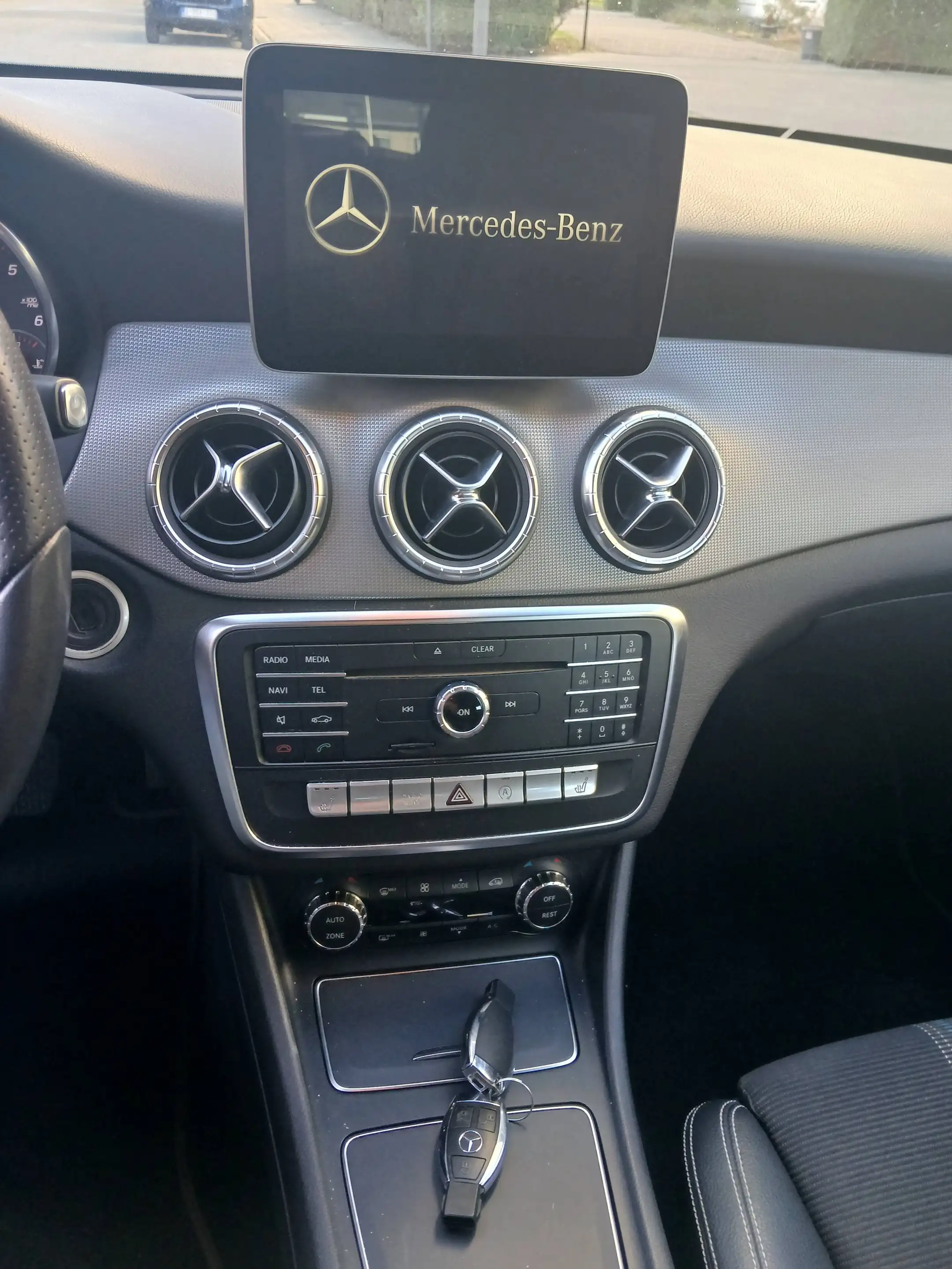 Mercedes-Benz CLA 200 — photo 5