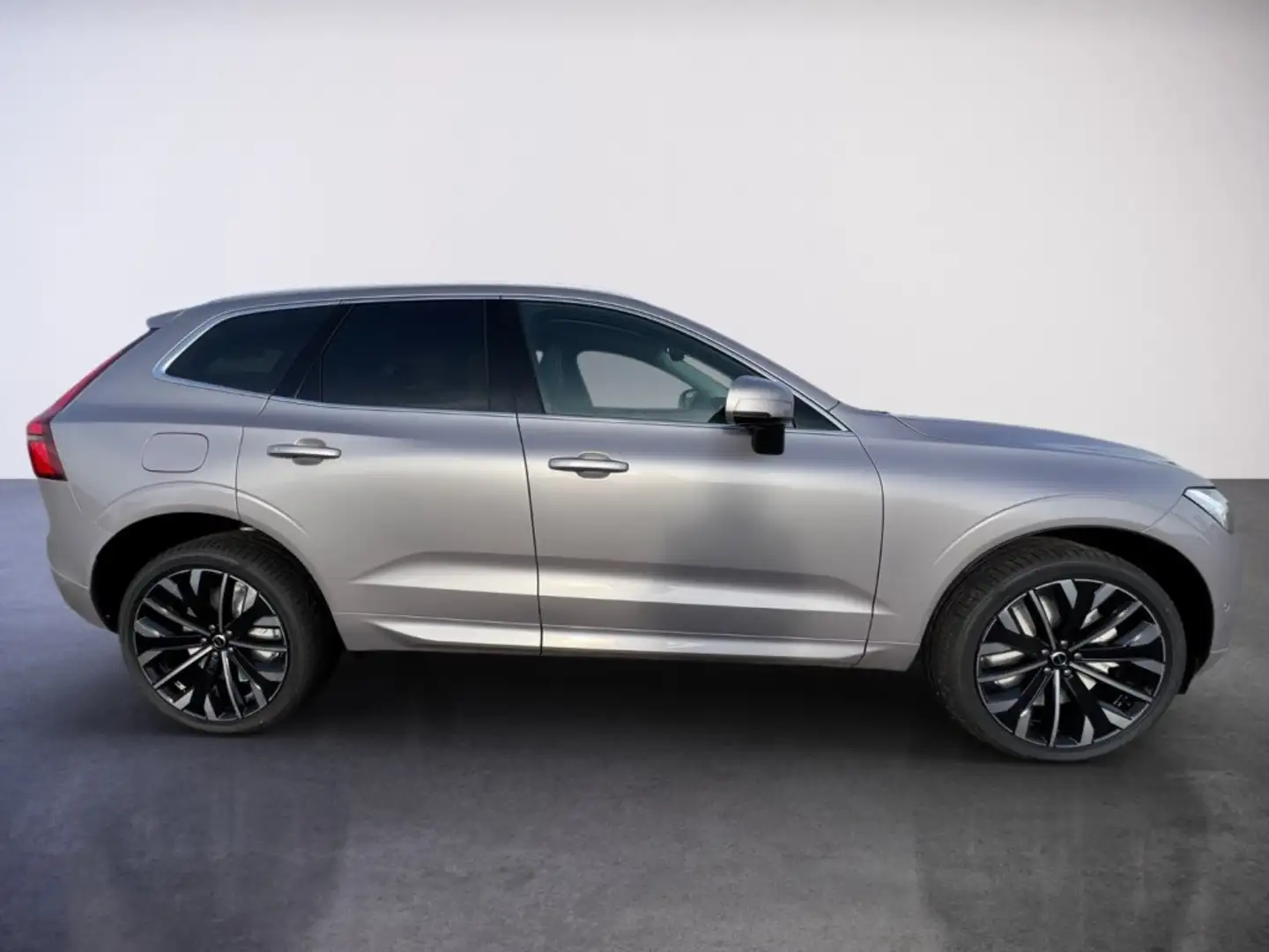 Volvo XC60 Ultra, T6 AWD Plug-in Hybrid, Elektrisch/Benzin, Bright Zilver - 2