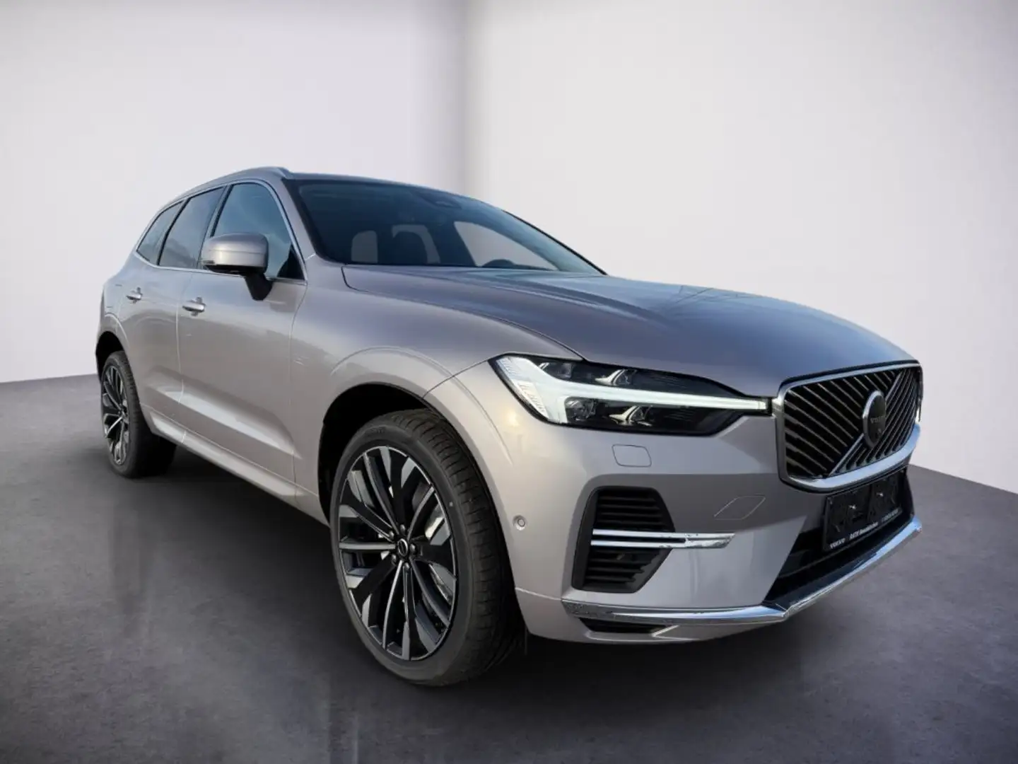 Volvo XC60 Ultra, T6 AWD Plug-in Hybrid, Elektrisch/Benzin, Bright Silber - 1