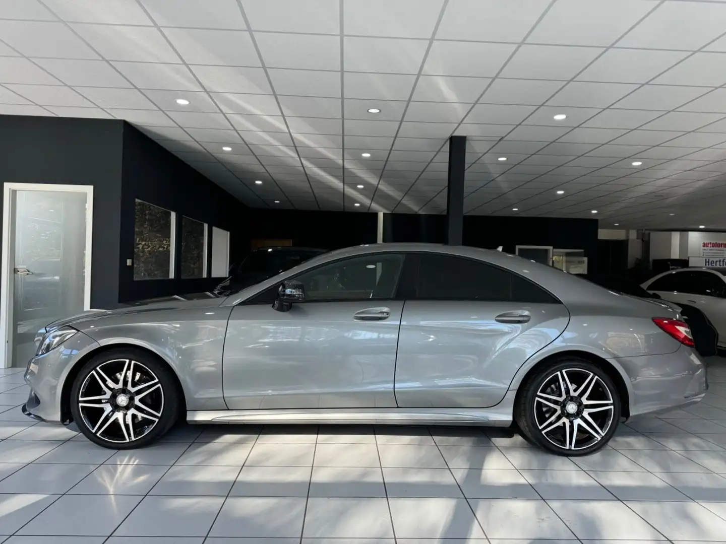 Mercedes-Benz CLS 350 d AMG-LINE *9G*COMAND*MULTIBEAM*19"*NIGHT Stříbrná - 2