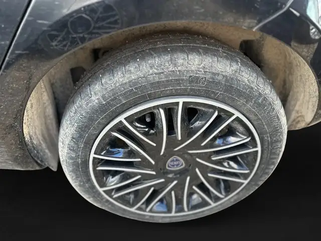 Lancia Ypsilon view 6