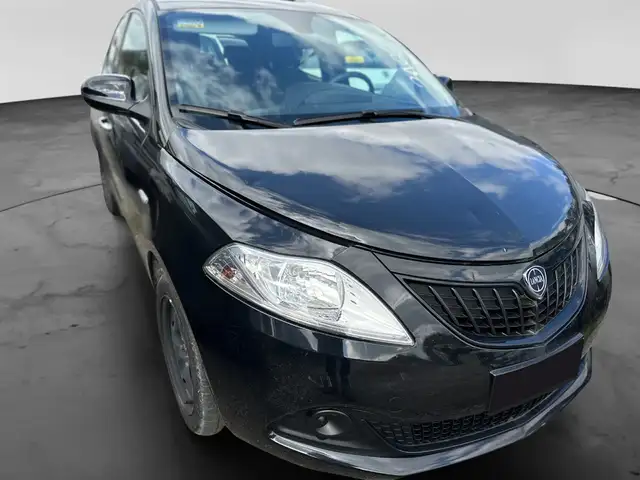 Lancia Ypsilon view 3