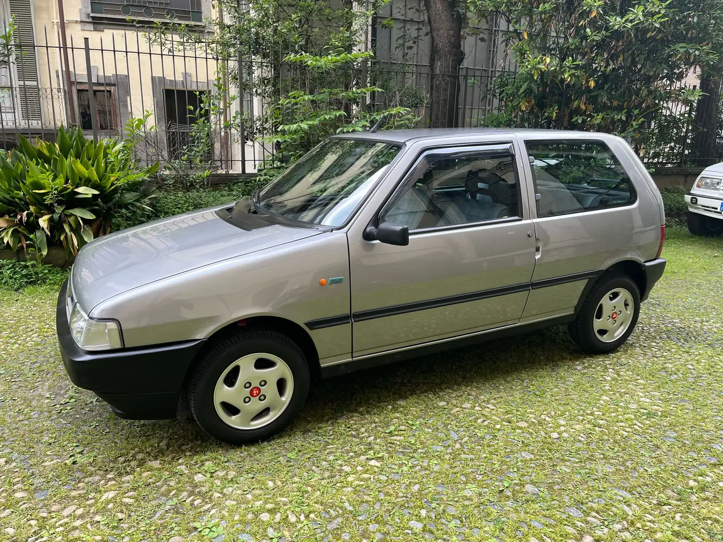 Fiat Uno 3p 1.1 S 60cv Grau - 1