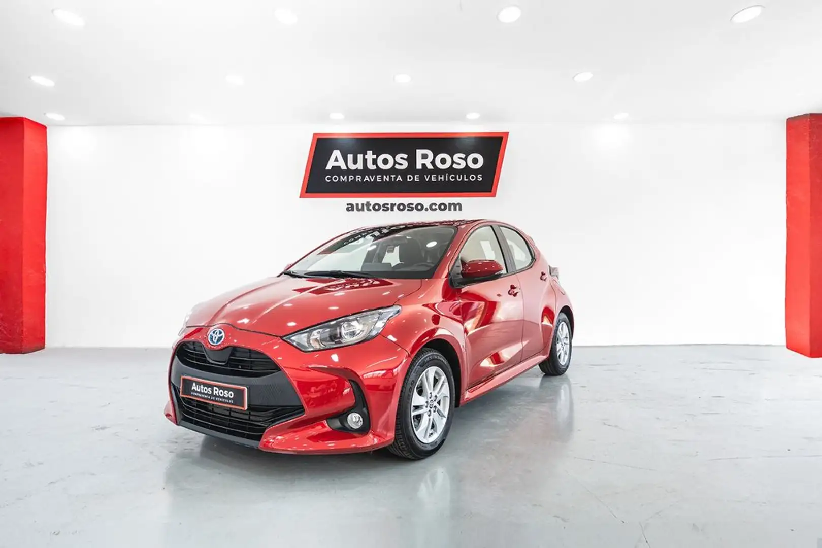 Toyota Yaris 120H 1.5 Active Tech Rojo - 1