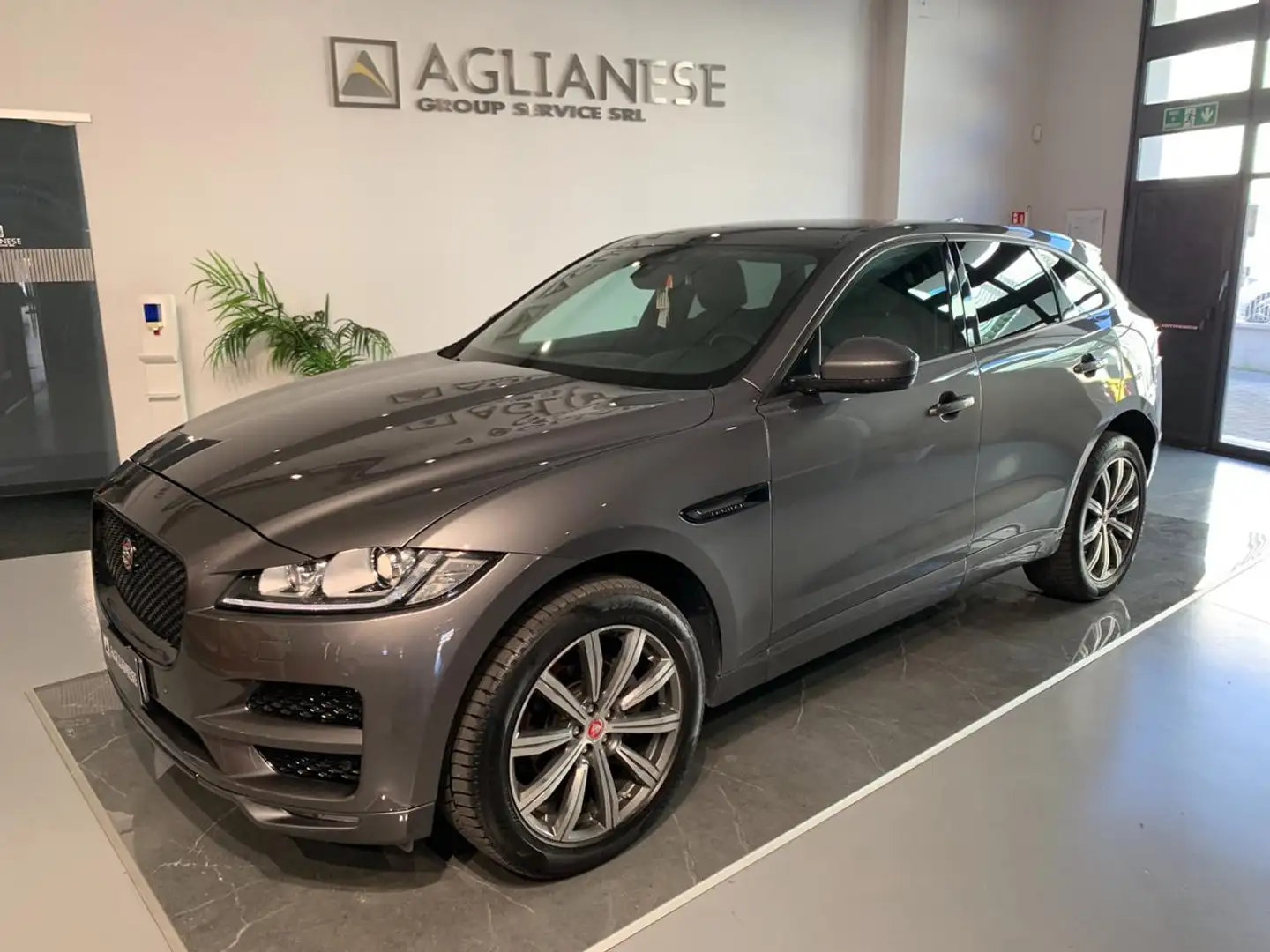 Jaguar F-Pace 2.0 D 180 CV AWD aut. Prestige Grau - 1
