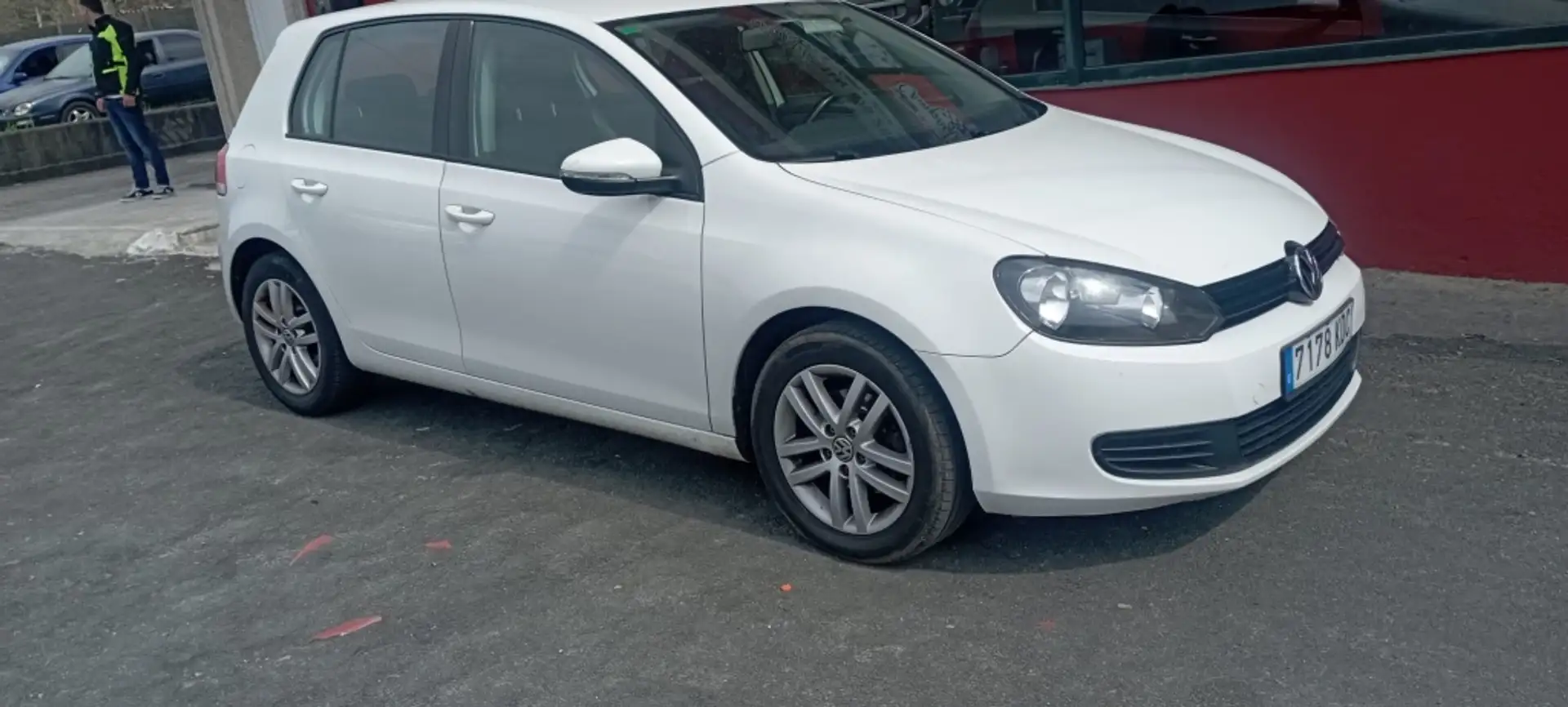 Volkswagen Golf 1.6TDI CR Advance 105 Blanco - 1