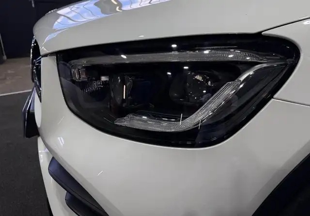Mercedes-Benz GLC view 4