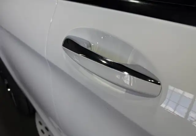 Mercedes-Benz GLC view 12