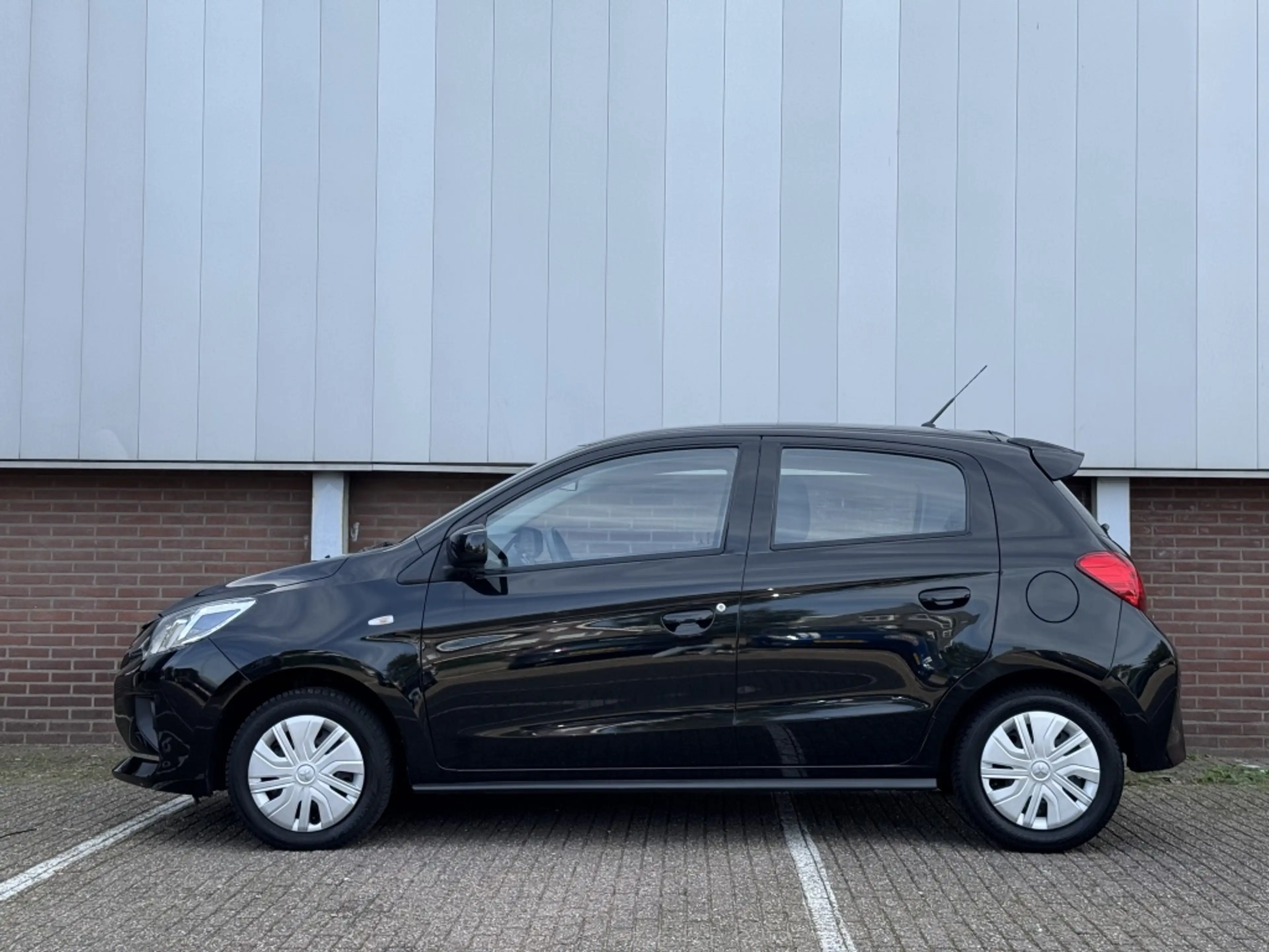 Mitsubishi Space Star 1.2 Connect+ — photo 2