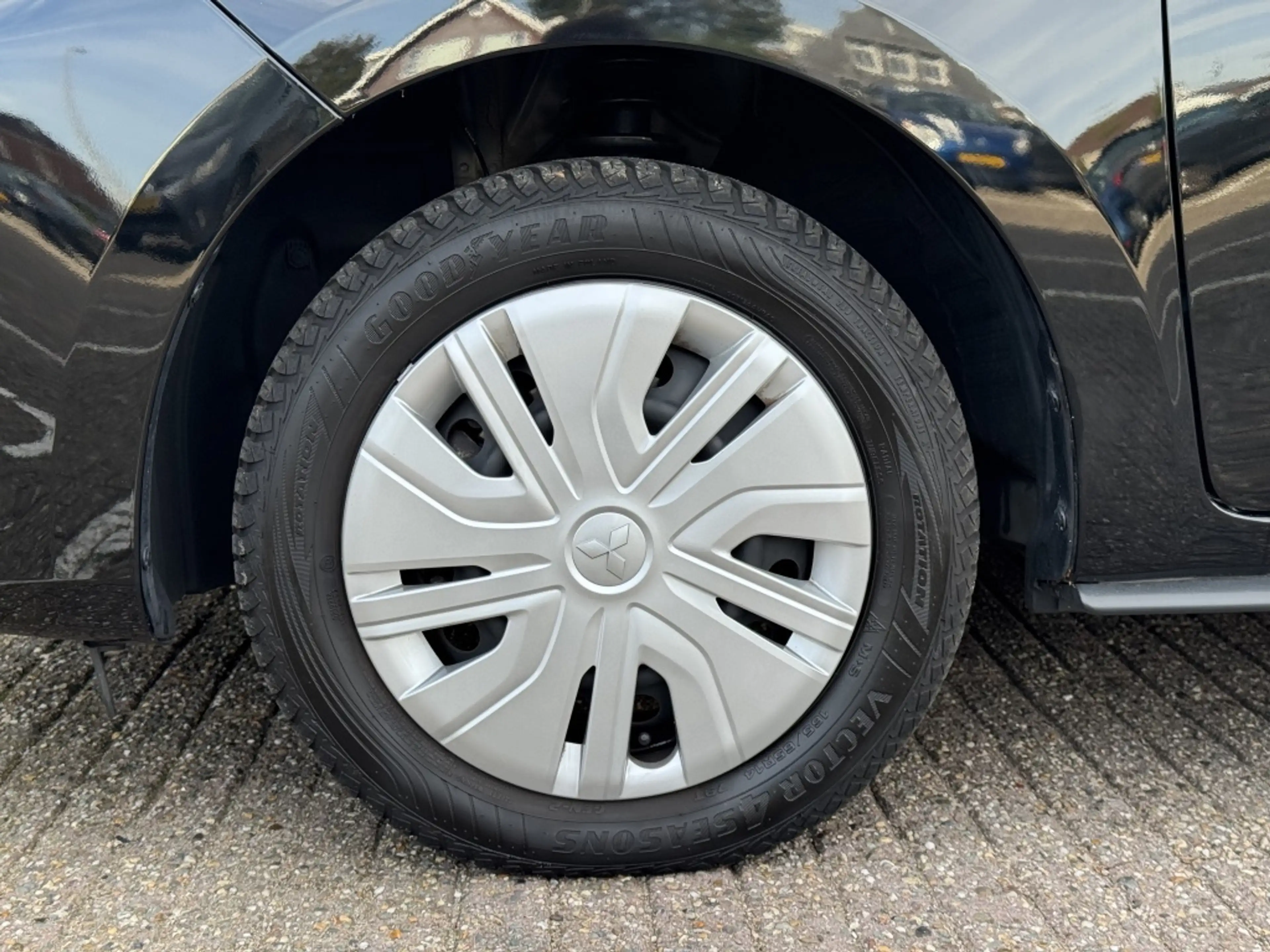 Mitsubishi Space Star 1.2 Connect+ — photo 9