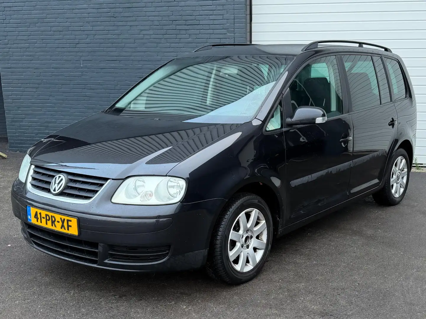 Volkswagen Touran 1.6-16V FSI Turijn AIRCO/CRUISE/LMV/ORGNL Schwarz - 2