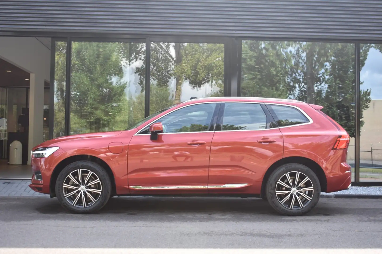 Volvo XC60 T8 390pk Plug-In AWD Inscription | Schuifdak | 360 Rood - 2