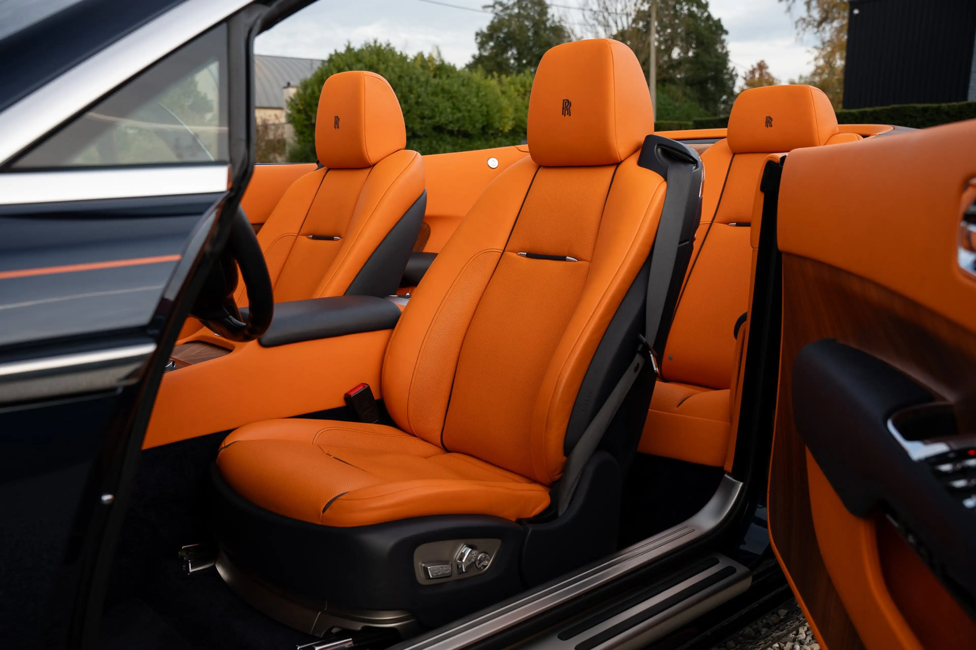 Rolls-Royce Dawn 6.6l V12 — photo 14