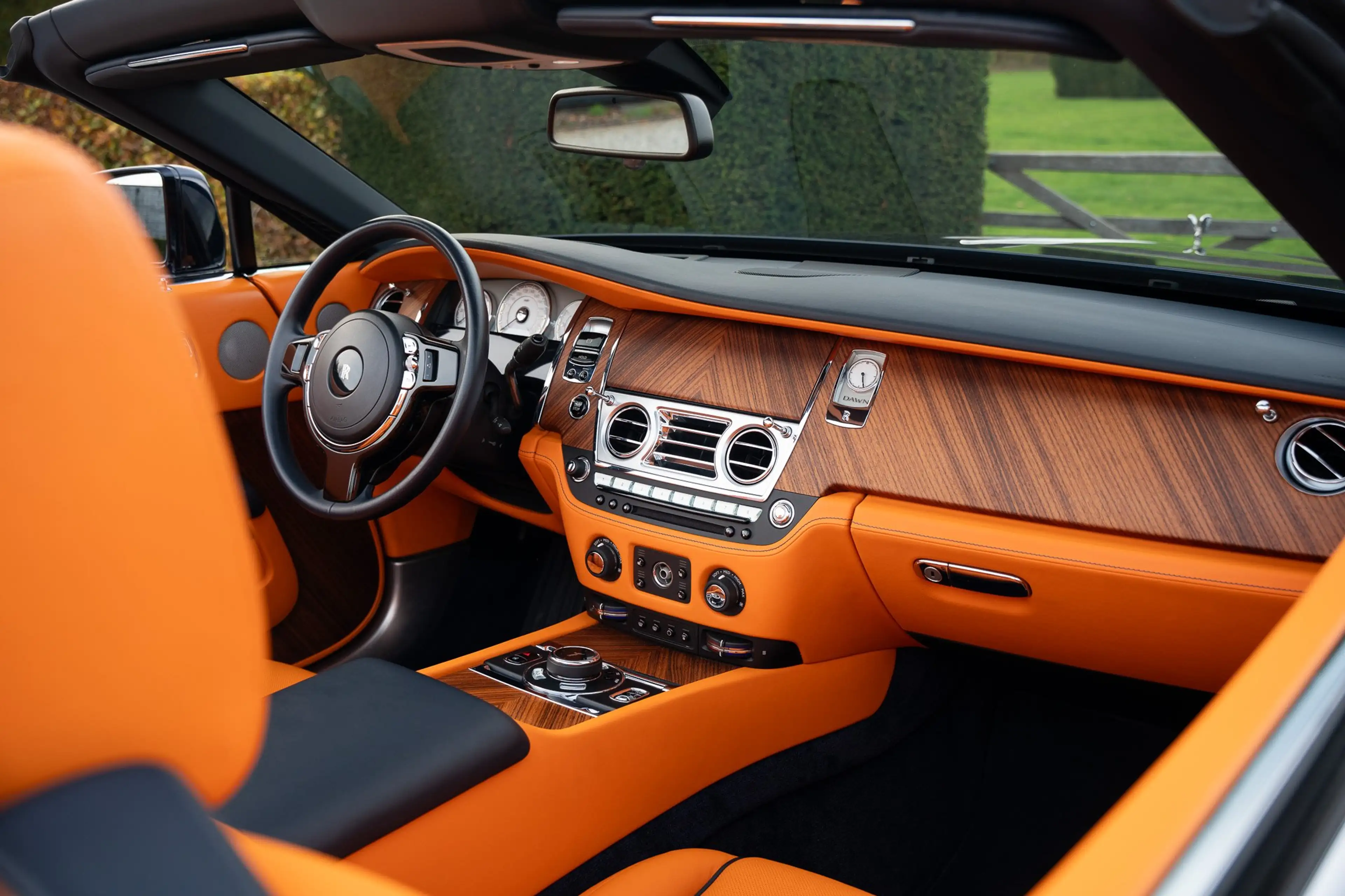 Rolls-Royce Dawn 6.6l V12 — photo 13