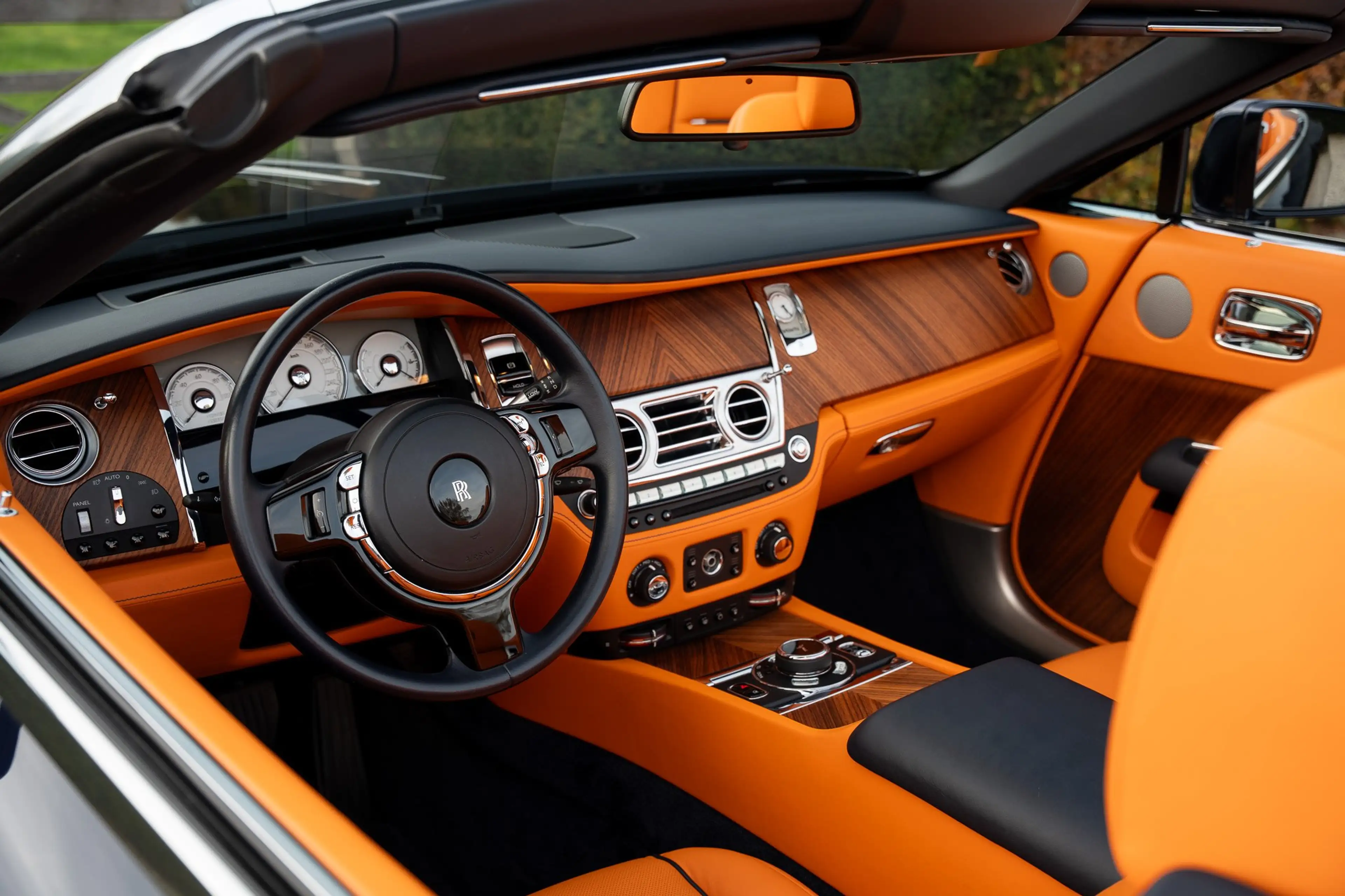 Rolls-Royce Dawn 6.6l V12 — photo 12