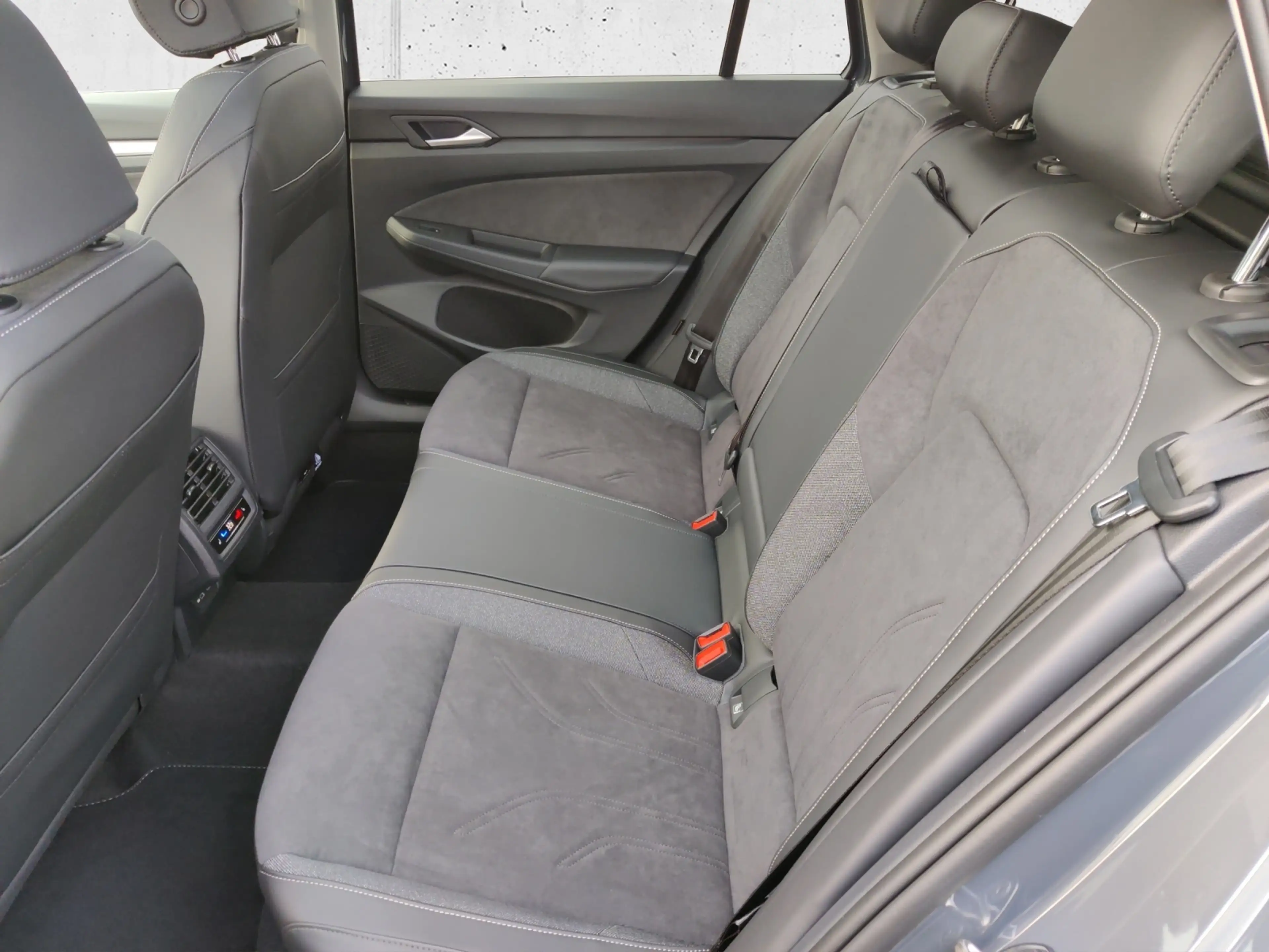 Volkswagen Golf Variant Style 2,0 l TDI 7-Gang Klima Navi Panorama Matrix — photo 12