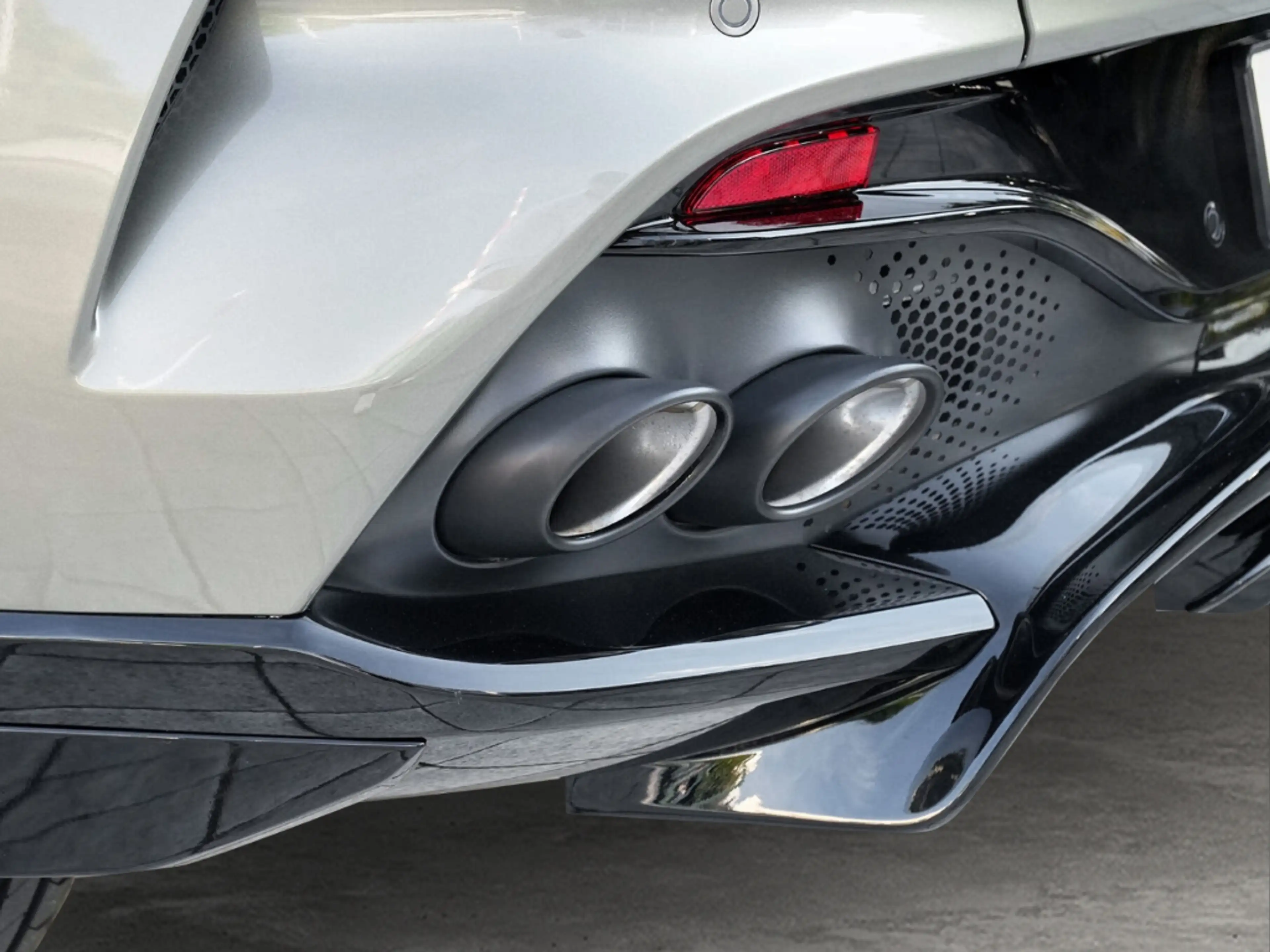 Aston Martin DBX 707 Titanium Grey / Onyx Black — photo 11