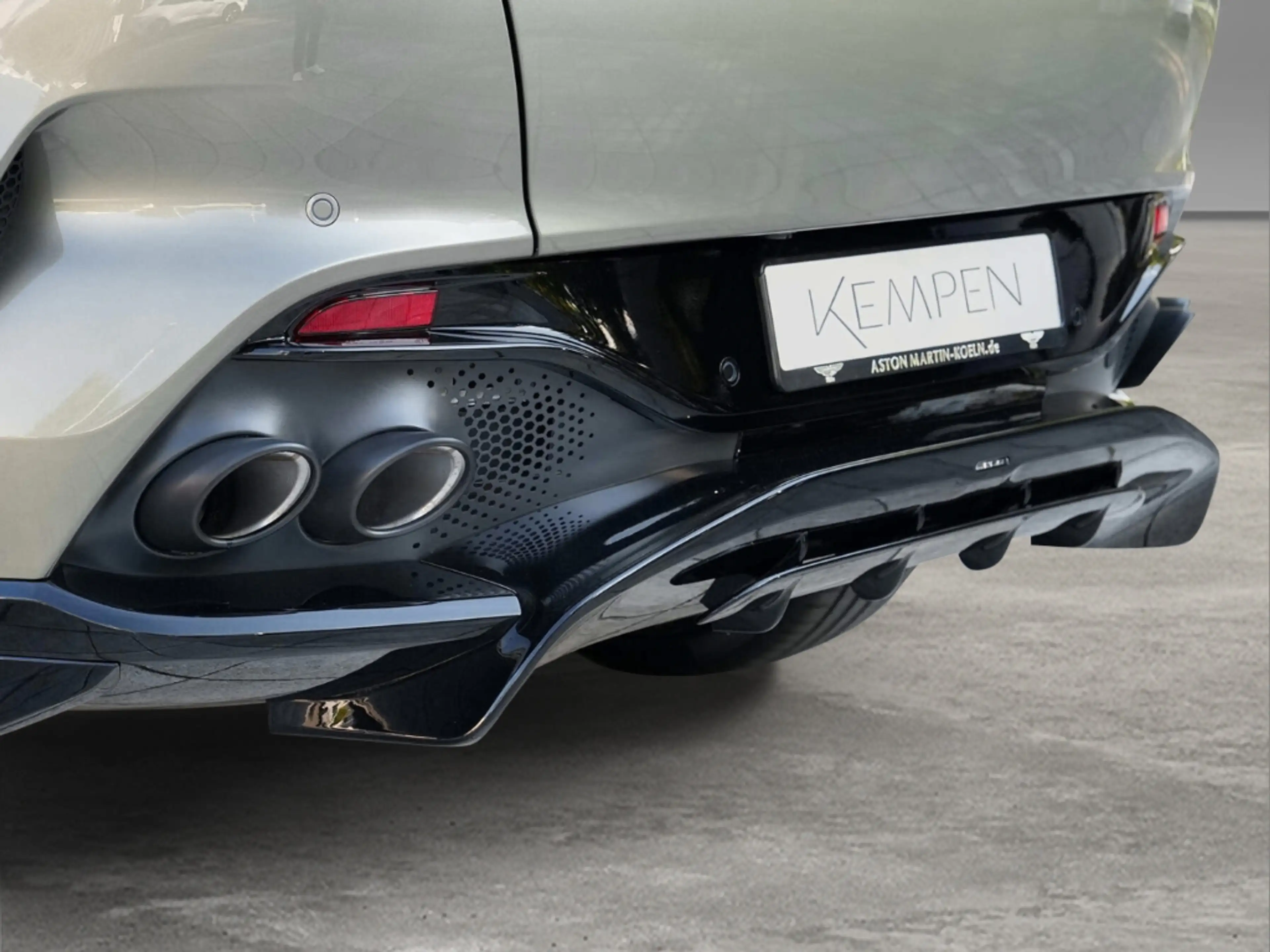 Aston Martin DBX 707 Titanium Grey / Onyx Black — photo 12
