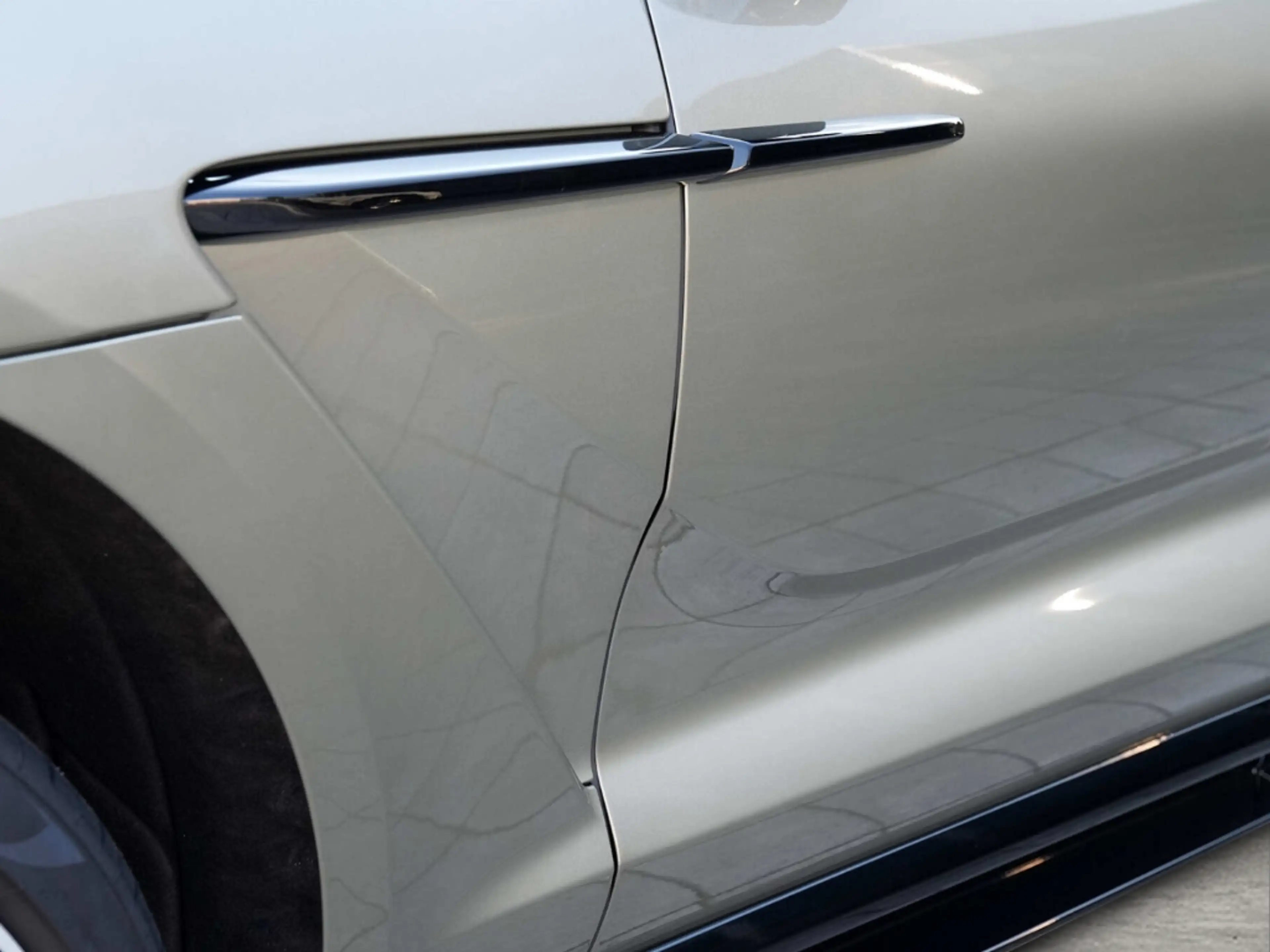Aston Martin DBX 707 Titanium Grey / Onyx Black — photo 14