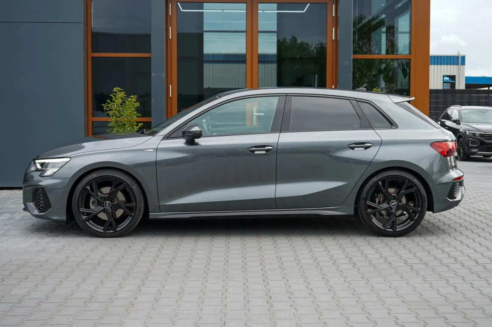 Audi A3 Sportback 35 TFSI S edition| 3X S-Line | Led | Cru Grijs - 2