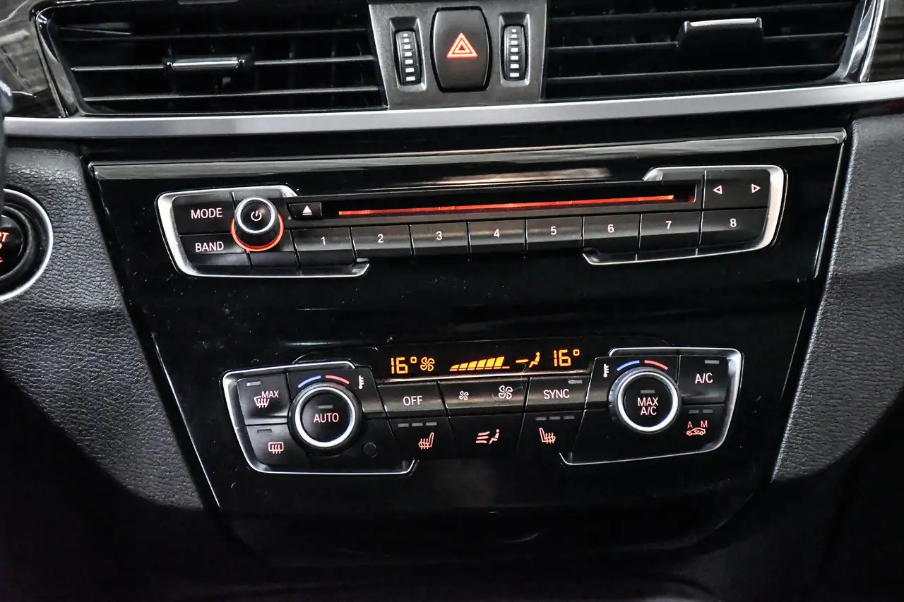 BMW X1 photo BMW X1