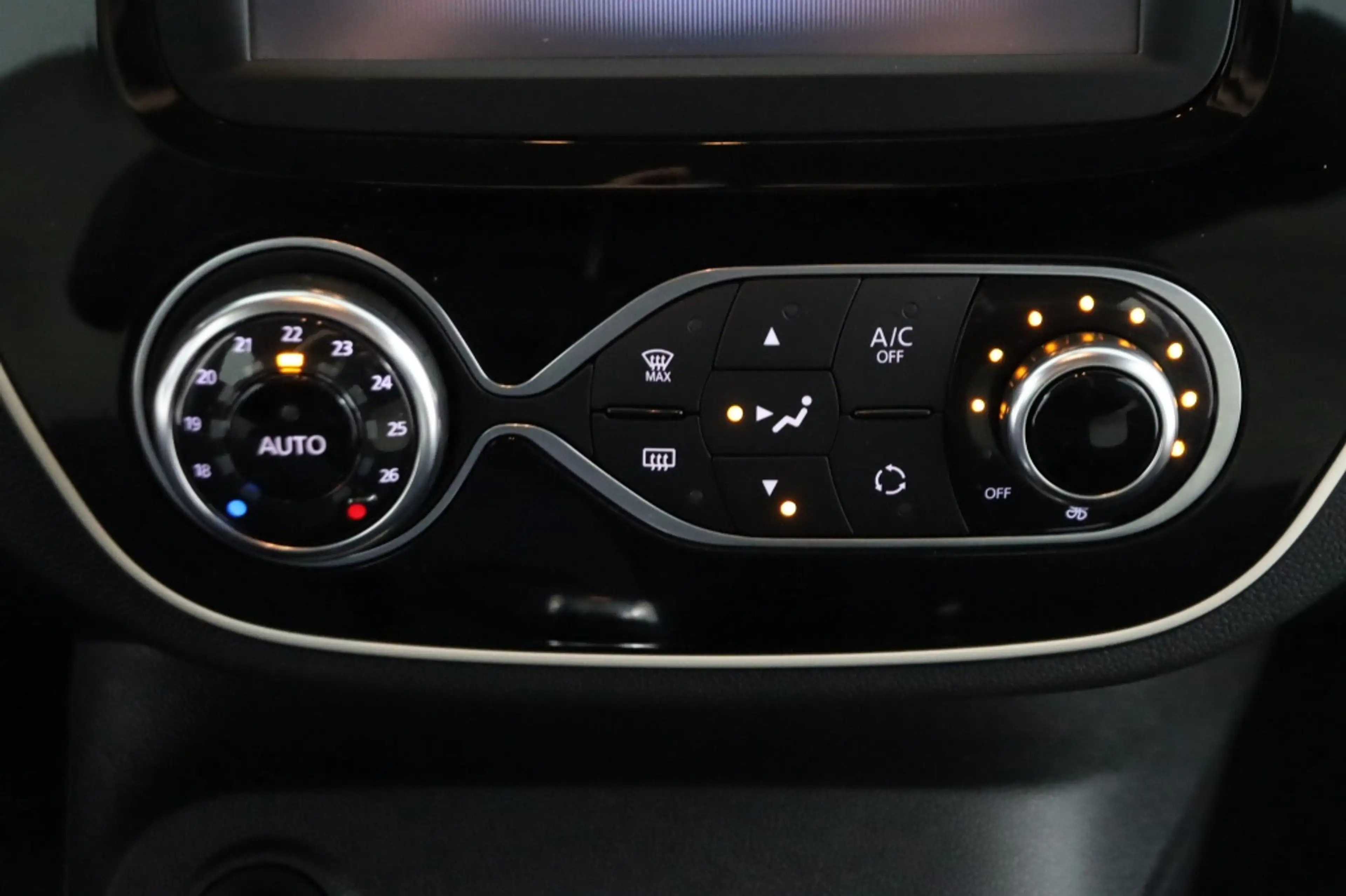 Renault Captur 0.9 TCE LIFE ECC/CRUISE/BLUETOOTH/PARK.SENS/LMV/TR — photo 28