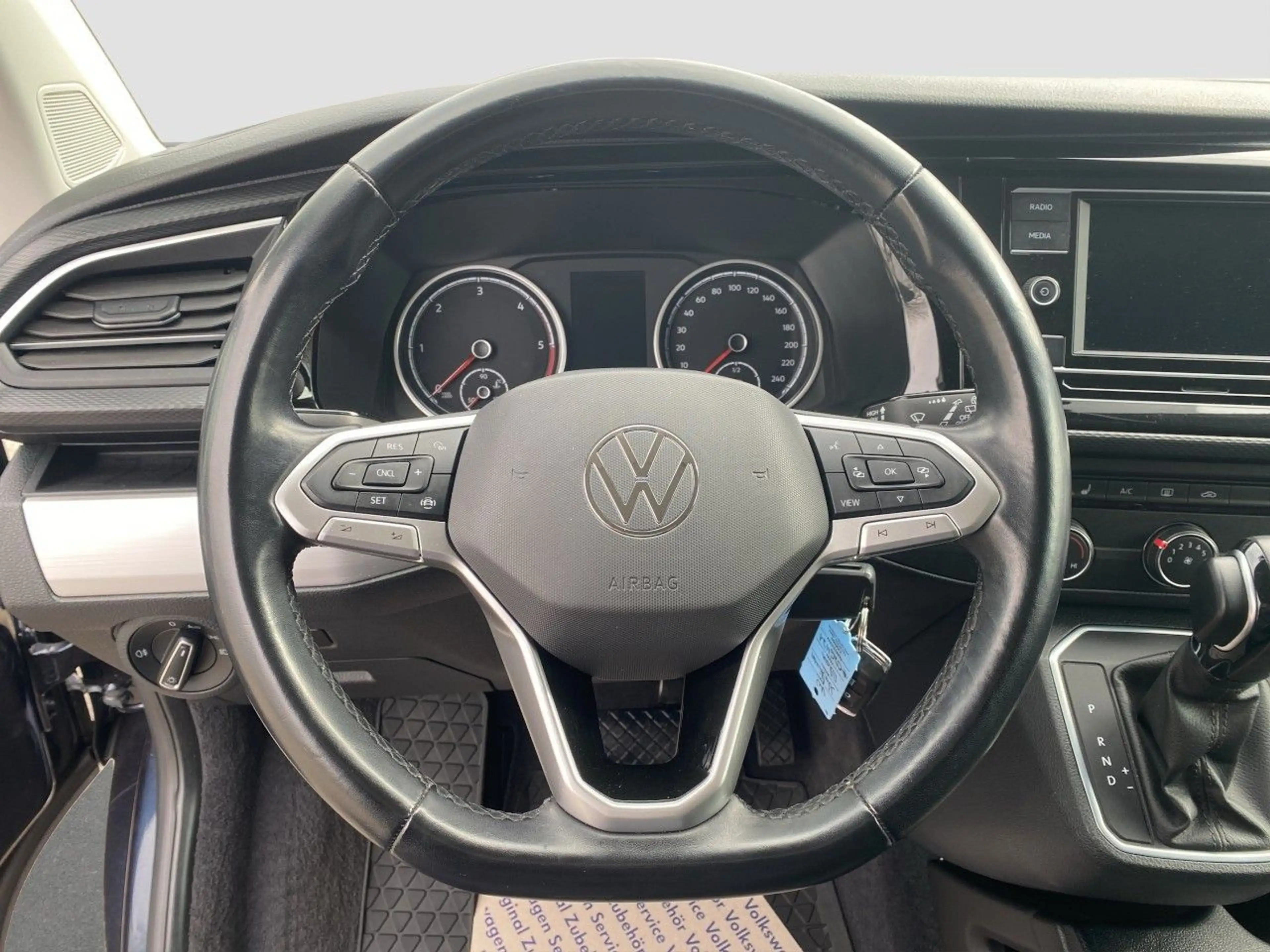 Volkswagen T6.1 Multivan 2.0 TDI Comfortline LED PDC STANDHZ Klima — photo 12