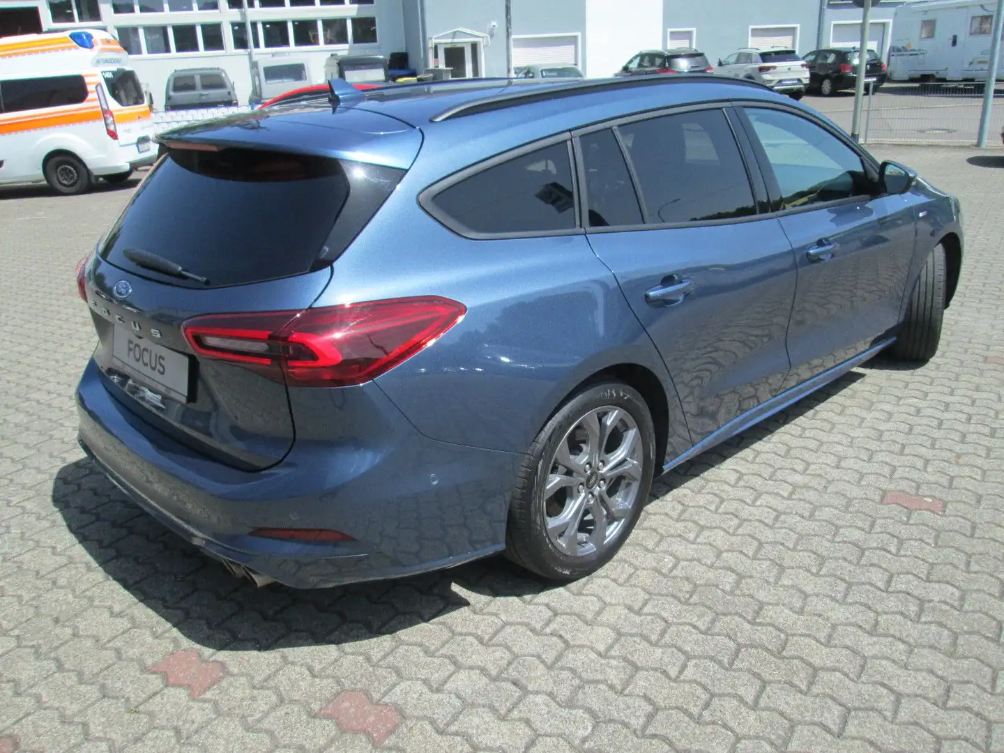 Ford Focus Turnier ST-Line X AHK Blau - 2