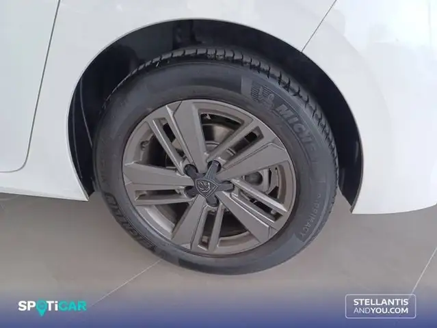 Peugeot 308 view 11