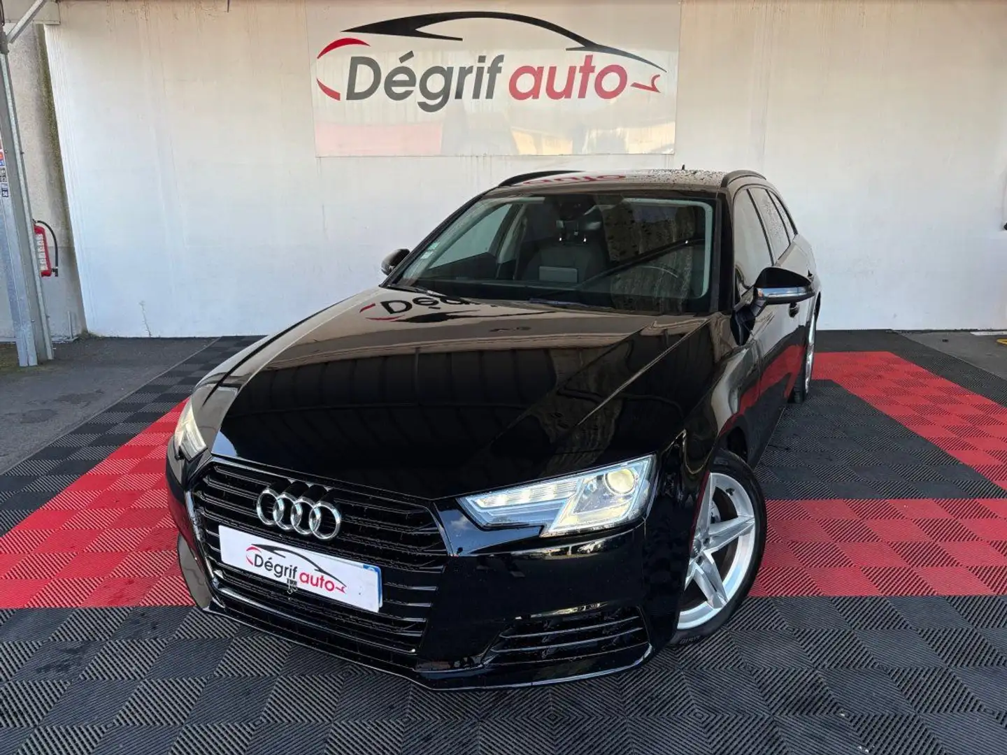 Audi A4 2.0 TDI 150 S tronic 7 Design Luxe Noir - 1