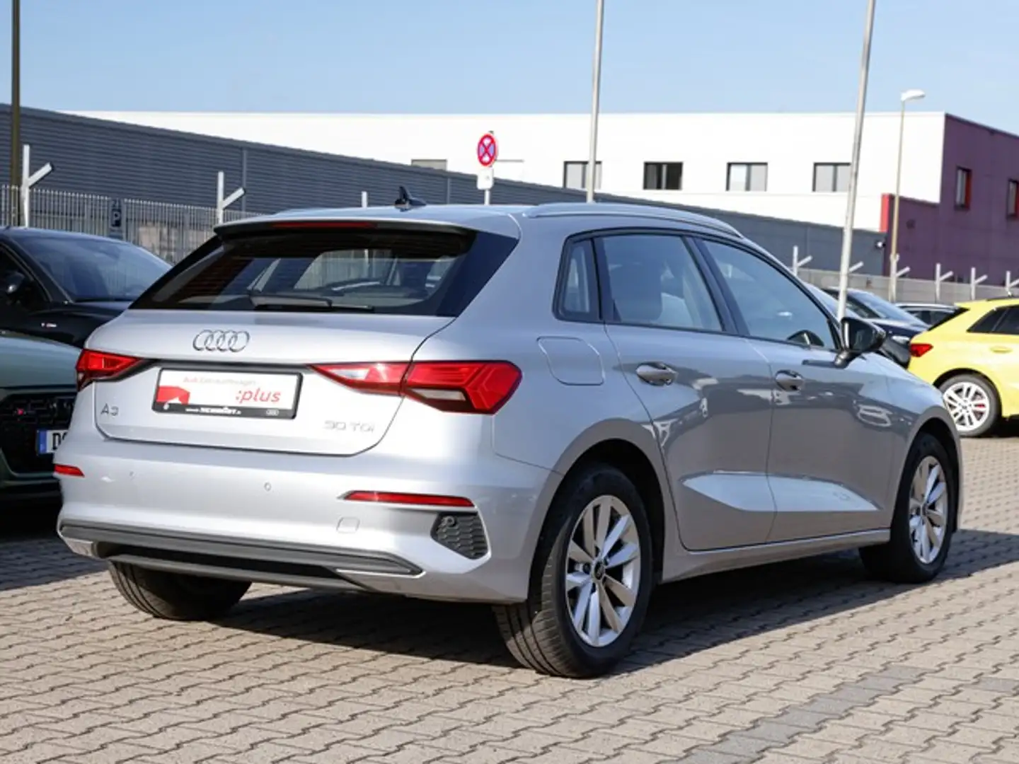 Audi A3 Sportback 30 TDI AHK Navi+ PDC GRA SHZ Silber - 2
