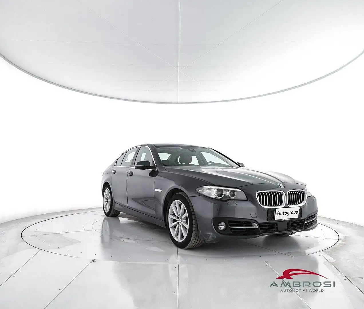 BMW 530 Berlina 530d xDrive Luxury Auto Grigio - 2