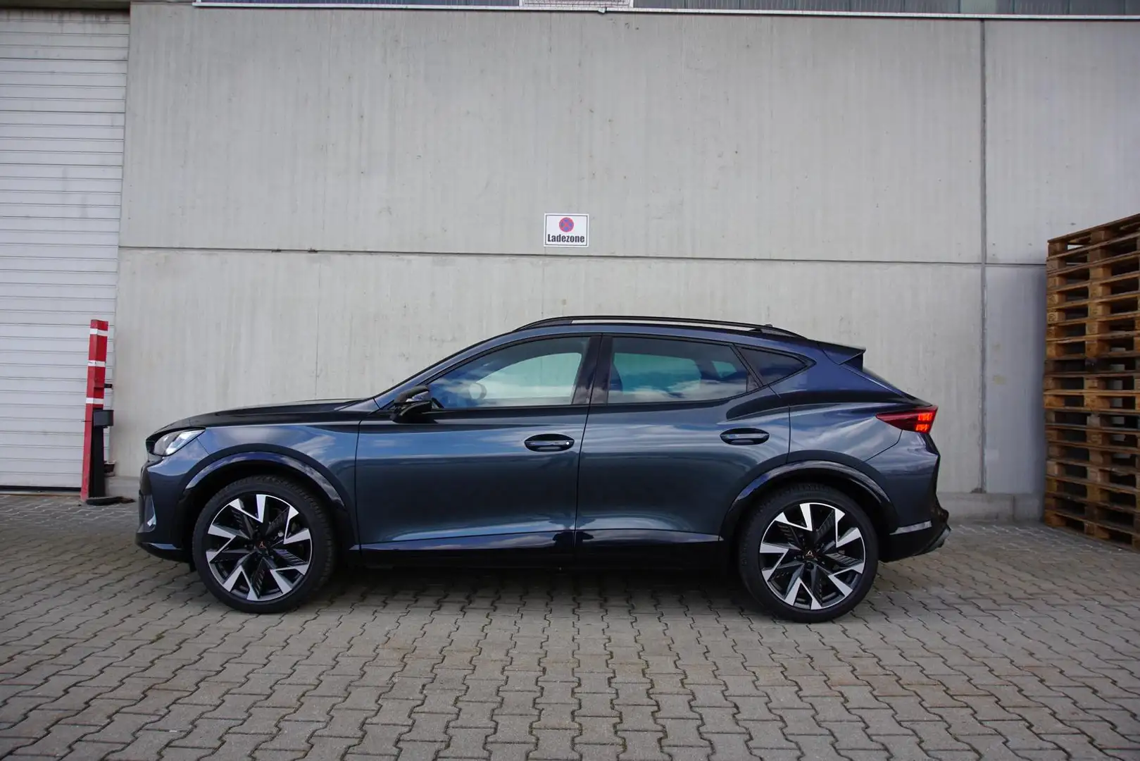 CUPRA Formentor VZ 2.0TSI 4Drive Navi/Mir Pano ACC Kamera Grau - 2