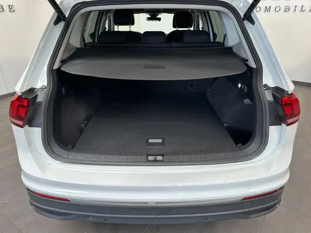 Volkswagen Tiguan Allspace view 8
