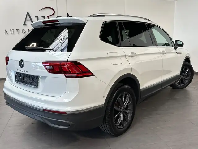 Volkswagen Tiguan Allspace view 4