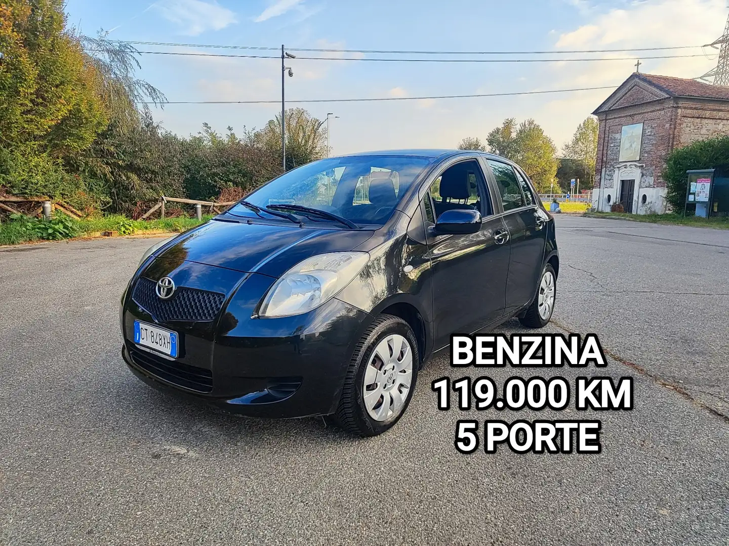 Toyota Yaris 5p 1.0 Sol - 1
