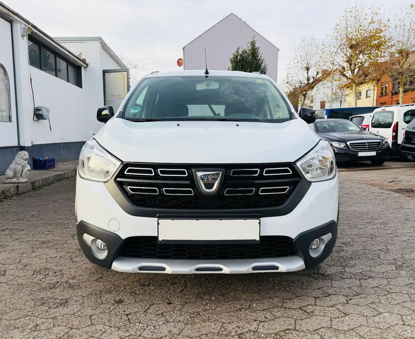 Dacia Lodgy 1.3 TCe Comfort 1.Hand 7-Sitze Navi Kamera Weiß - 2